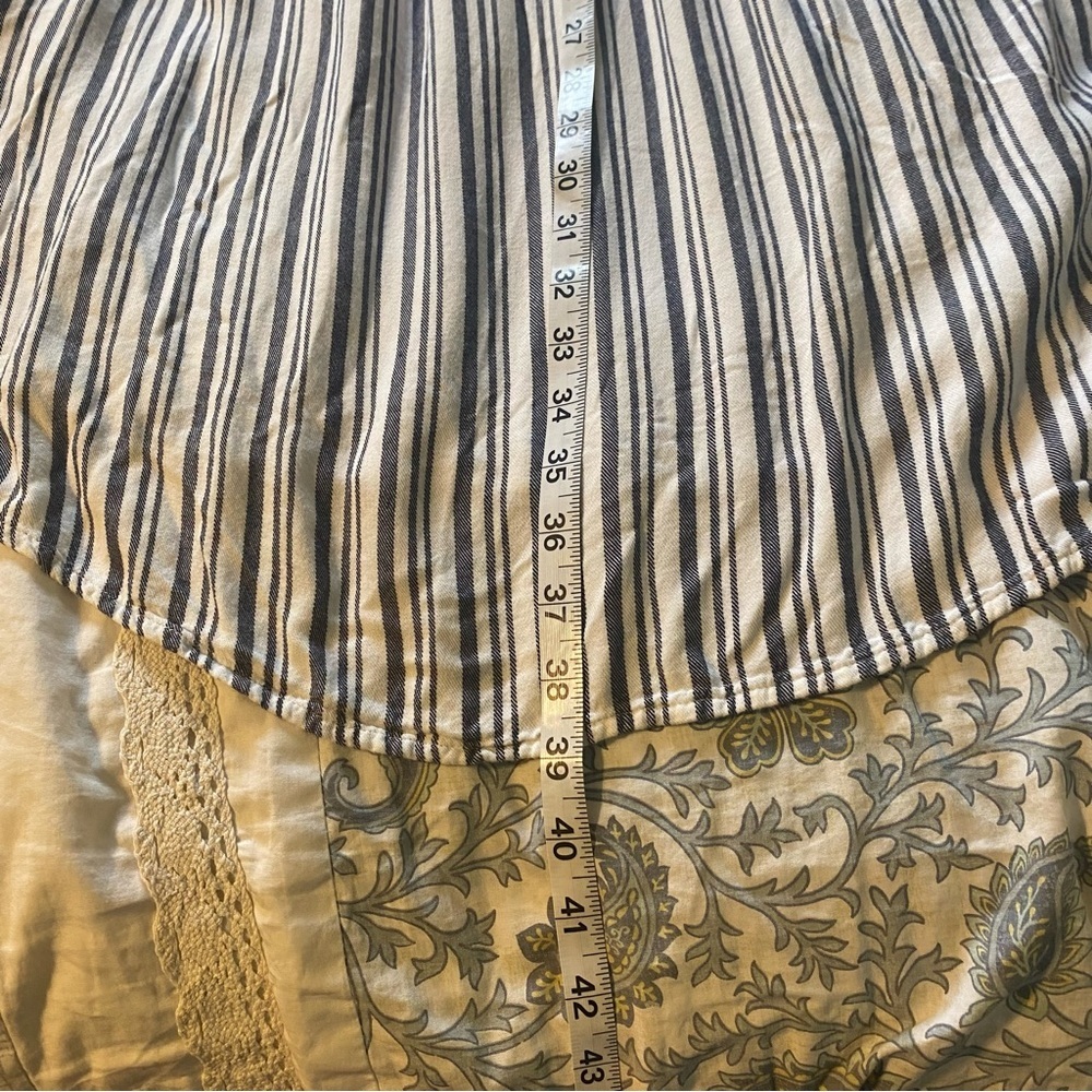 Isabel Maternity Gray and White Striped Short Sleeve Maternity Dress Size Medium - Picture 6 of 7